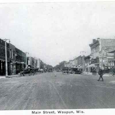 Postcard, Main Street, Intersection Carrington and Fond du Lac Streets