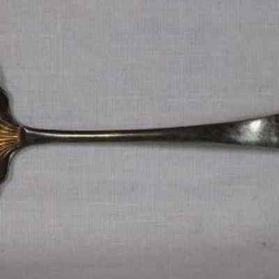 Side view of spoon.