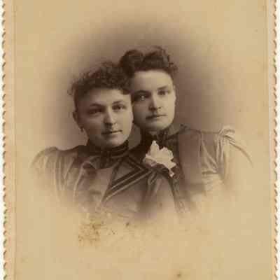 Cabinet Card, Hargens, Mrs Carl Nelson & Mrs John Grebel