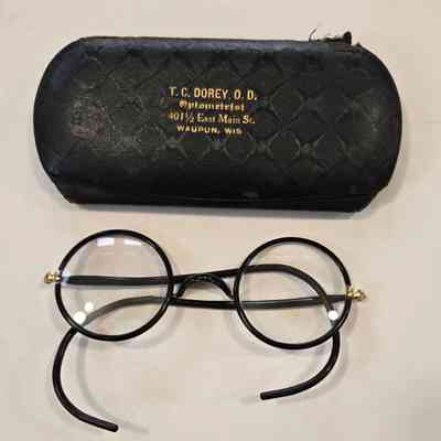 Eye Glasses and Case, T. C. Dorey, Optometrist, 401 1/2 East Main Street