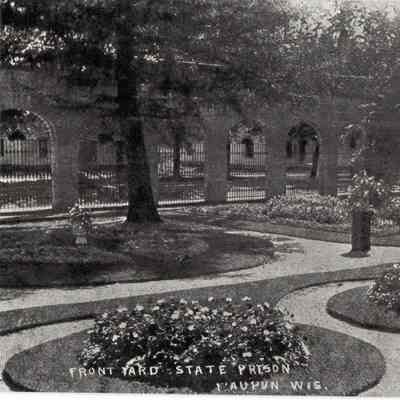 Postcard, Corrections, Wisconsin State Prison, Front Yard