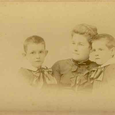 Cabinet Card, Johnson, Mrs Curtiss, Roy & Ray