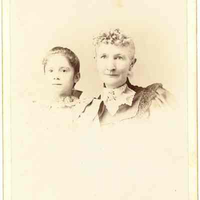 Cabinet Card, Johnson, Mrs Charles Moul and Edith Moul Scott