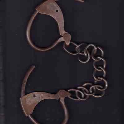 prisoner handcuffs