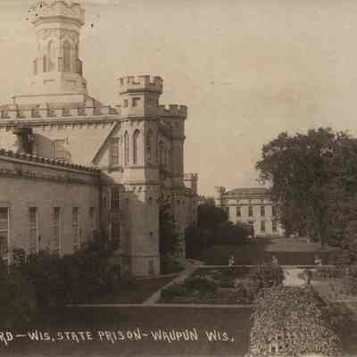 Postcard, Corrections, Wisconsin State Prison, Front Yard