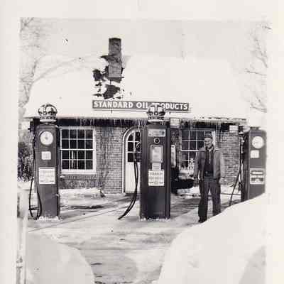 Photo, Bell's Gas Station