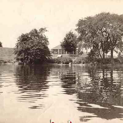 Photograph, Williams Cottage Fox Lake