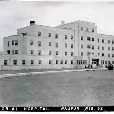 Postcard, Memorial Hospital, Wis 32
