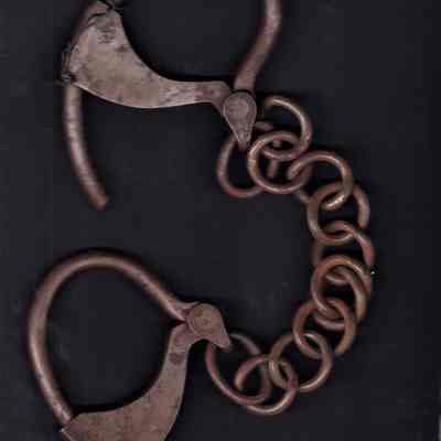 prisoner handcuffs: Origformat: Other