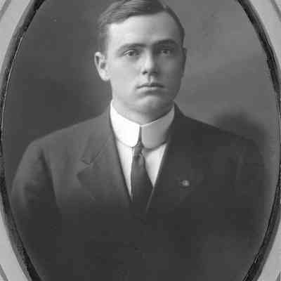 Dexter, E. L.