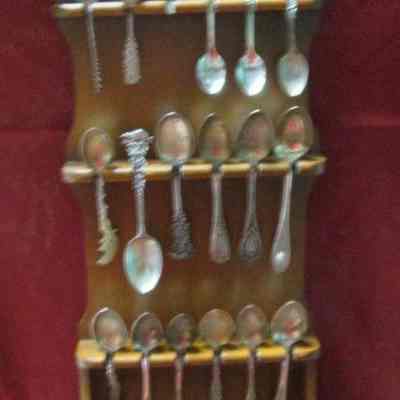 Filled spoon rack