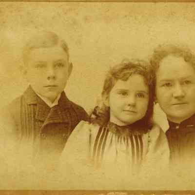 Cabinet Card, Johnson, Mrs George Heath & Family