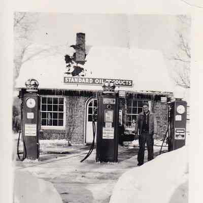 Photo, Bell's Gas Station