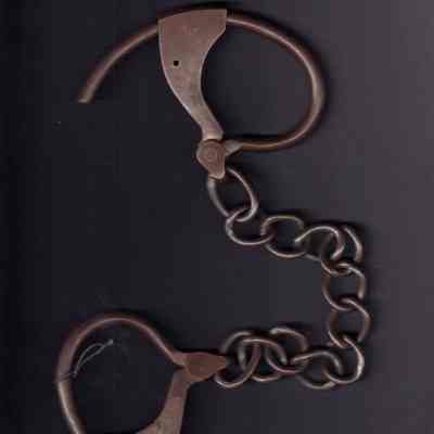 prisoner handcuffs: Origformat: Other