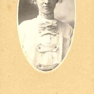Cabinet Portrait, P. 51, Miss Edith Moul