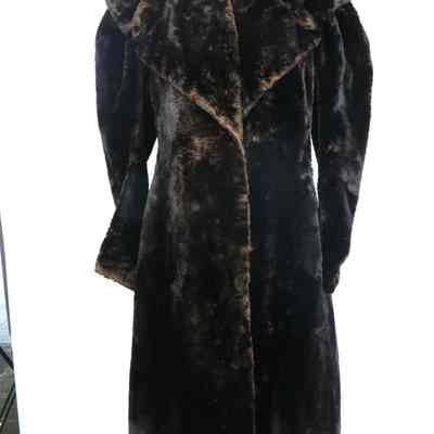 3/4 length fur coat with leg of mutton sleeve