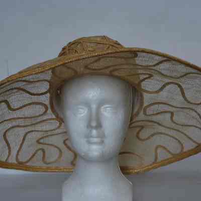 Sisal sun hat decorated with soutache