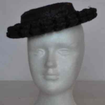 Small straw tilt hat with double loop edged brim