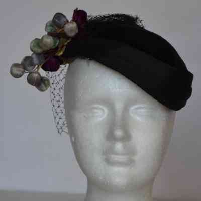 Velvet calot with faux berries and netting