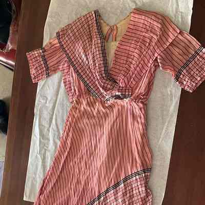 Long striped dress with short sleeves, asymetrical overskirt and shawl collar