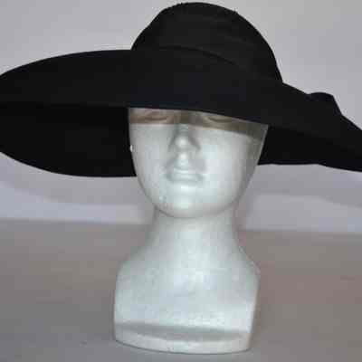 Felt halo brimmed hat with wide gros grain bow at back