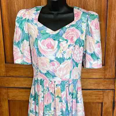 Floral print short sleeve dress with fitted bodice, gently pleated skirt