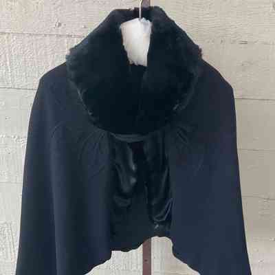 Evening cape with fur collar