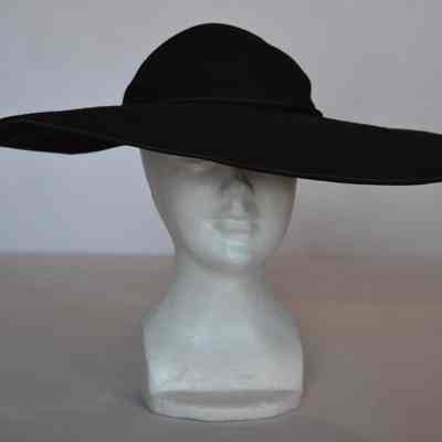 Stitched felt halo brimmed hat with rust velvet bow