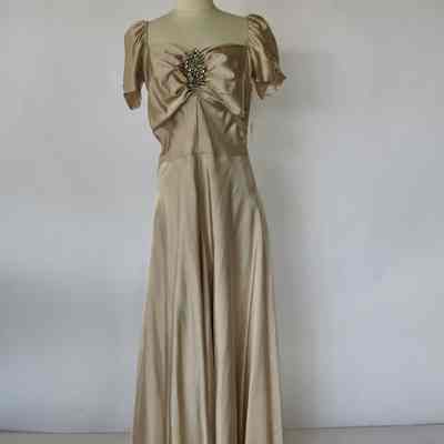 Puff sleeve satin long dress with dress clip at center front neck