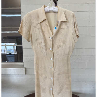 Shirtwaist dress with fitted waist, drawn thread, notched collar, short sleeves