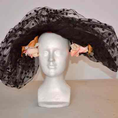 Flocked tulle with velvet bow and flowers