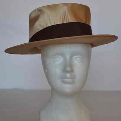 Satin short top hat with brown band