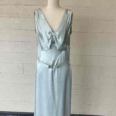 Sleeveless V neck bias dress with self belt and collar