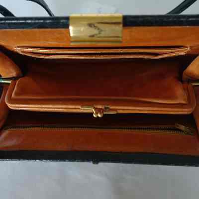 interior clasp coin wallet