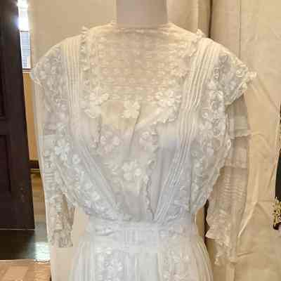 3/4 sleeve pinafore style full-length dress with clover embroidery and lace trim