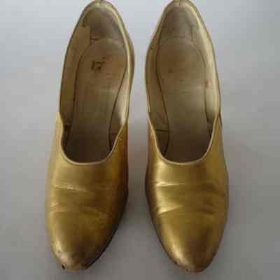 Metallic Gold Leather Pump with Louis Heel