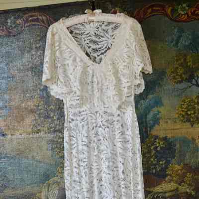Machine lace wedding dress with V neck, shawl collar, detachable sleeves and veil