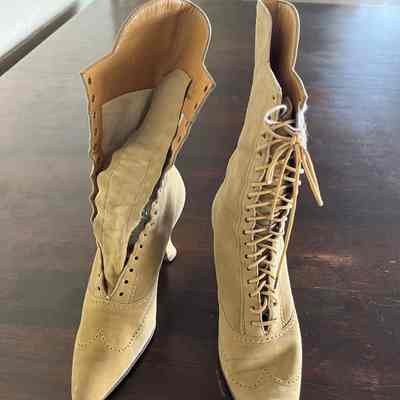 Suede Lace up Heeled Wing tip Boots