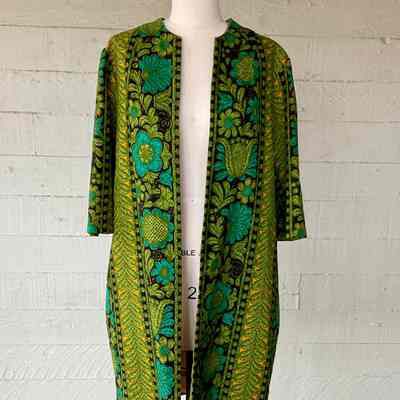 Printed coat with elbow length sleeves