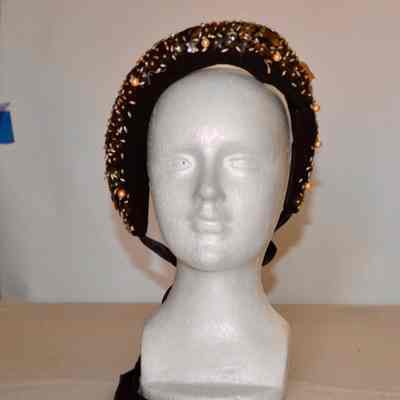 Halo headband adorned with beads with ties