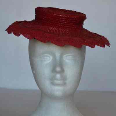Small straw tilt hat with scalloped brim