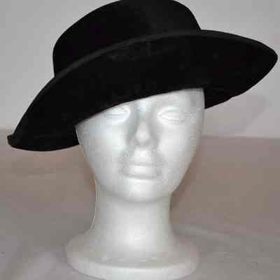 Velvet brimmed hat with wide band finished with a bow