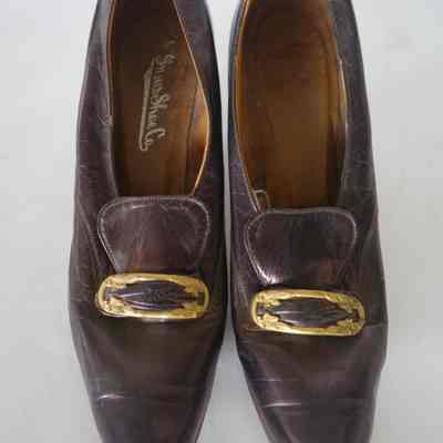 Leather tongued Pump wuth Gold Toned buckle