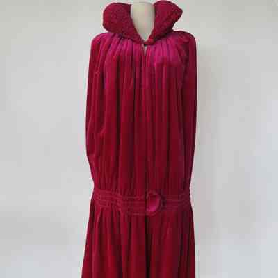 Smocked collar velvet cape