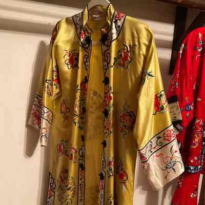Chinese embroidered robe with contrast sleeve border