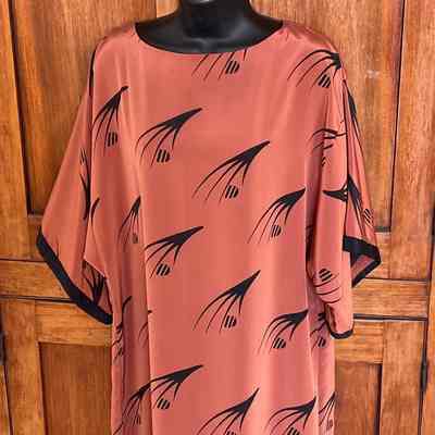 Wide kimono sleeve mid-calf dress with abstract print and contrast binding