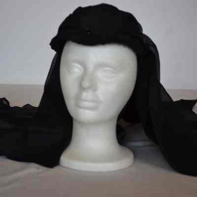 Small mourning hat with veil