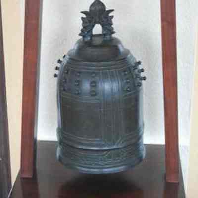 Bronze Chinese temple bell with dragonhead handle