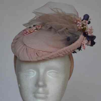 Fascinator with tulle and faux flowers