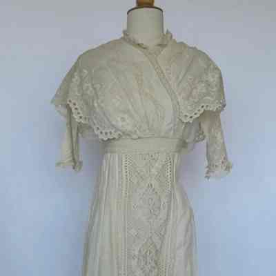 V-neck cotton muslin dress